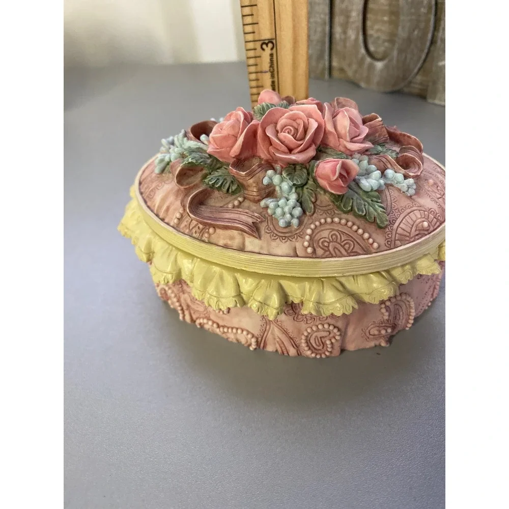 The San Francisco Music Box Company oval music